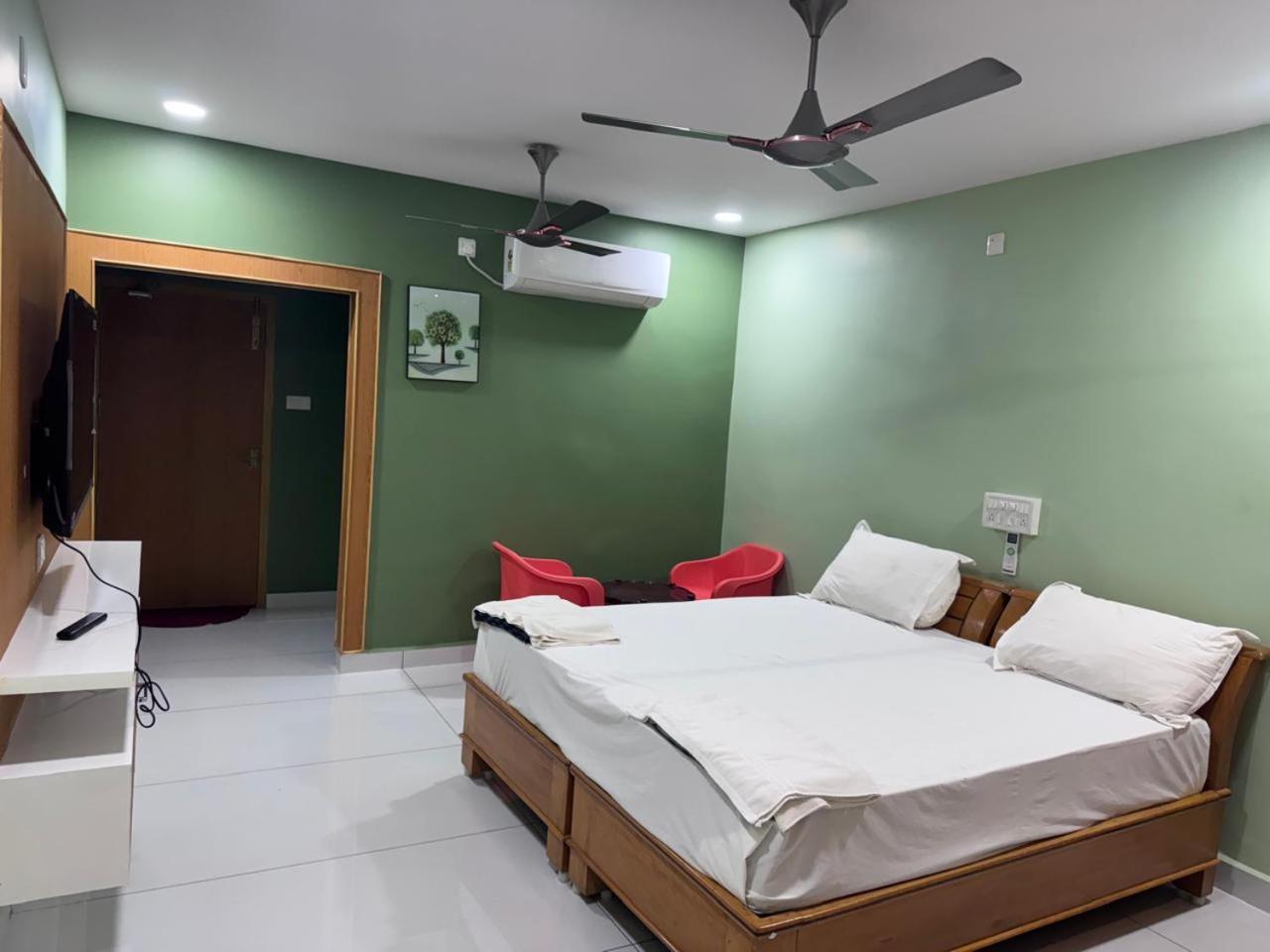 Yanam Resorts Exteriér fotografie