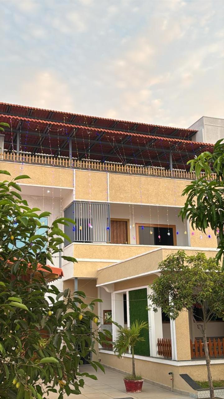 Yanam Resorts Exteriér fotografie